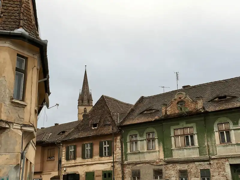 Lạnh gáy với những ngôi nhà “có mắt” ở Romania 12 Tạp chí Du lịch Wanderlust Tips Lạnh gáy với những ngôi nhà “có mắt” ở Romania