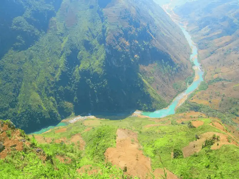 Tạp chí du lịch Wanderlust Tips - Rong ruổi rẻo cao đại ngàn Hà Giang