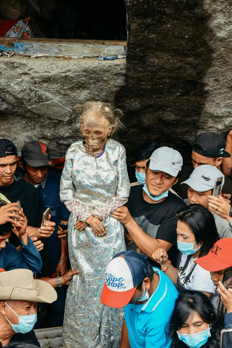 Tạp chí Du lịch Wanderlust Tips Ma’nene Sởn gai ốc với tập tục thay quần áo mới cho người chết ở Indonesia