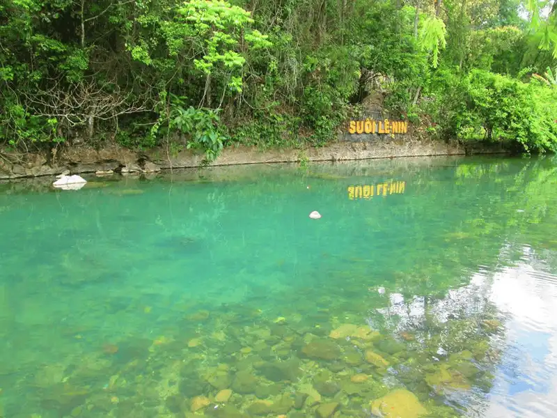 Tạp chí du lịch Wanderlust Tips - Về nghe gió kể non nước Cao Bằng