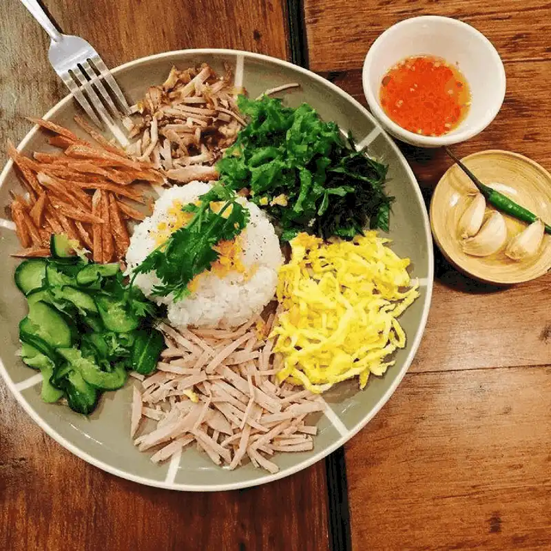 Tạp chí Du lịch Wanderlust Tips Xứ Huế mộng mơ có một món ăn nghe tên cực chất: cơm âm phủ