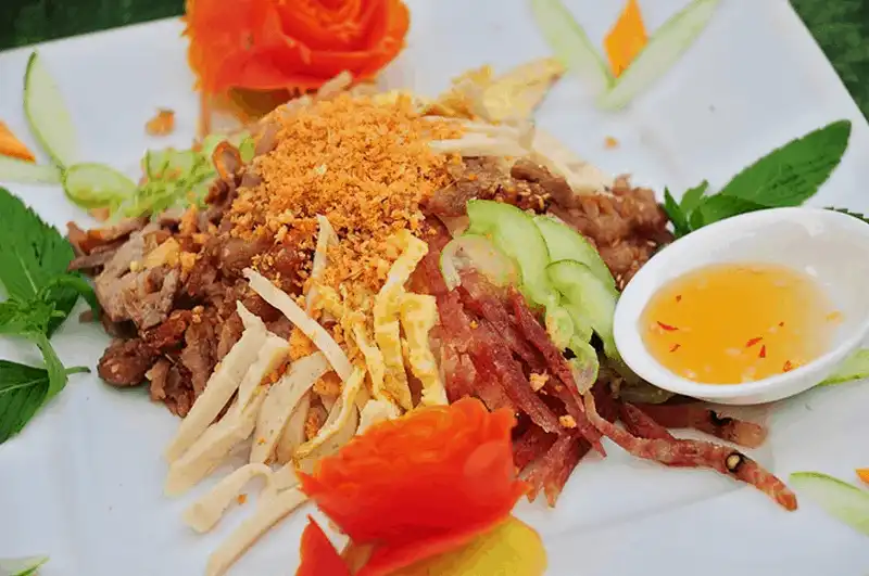 Tạp chí Du lịch Wanderlust Tips Xứ Huế mộng mơ có một món ăn nghe tên cực chất: cơm âm phủ