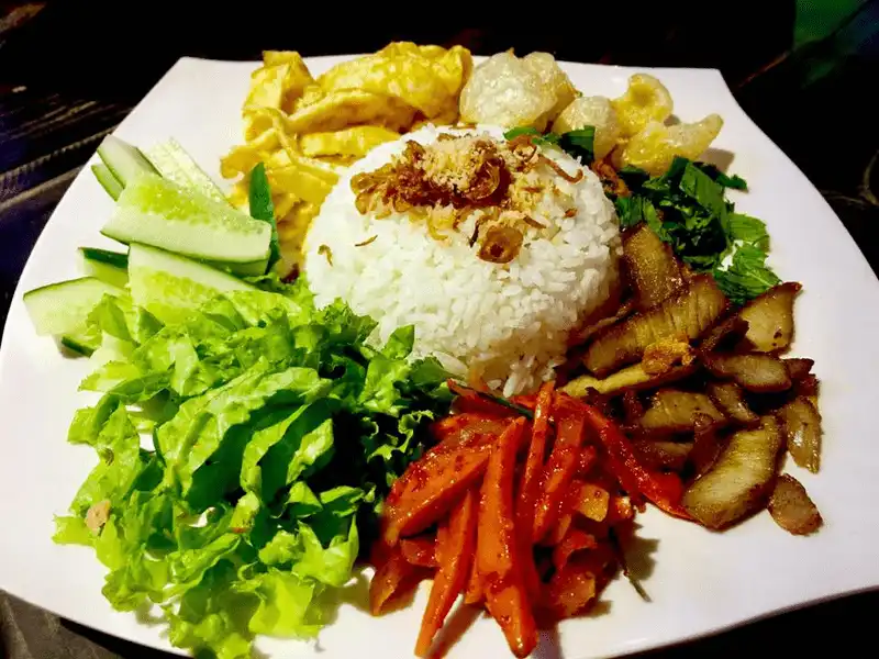 Tạp chí Du lịch Wanderlust Tips Xứ Huế mộng mơ có một món ăn nghe tên cực chất: cơm âm phủ