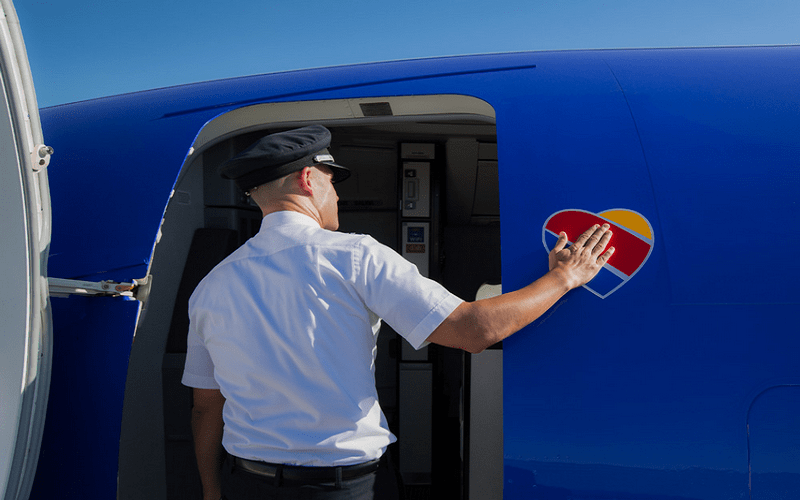 Wanderlust tips hang hang khong southwest airlines thay doi logo thuong hieu cua minh 3