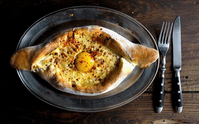 Khachapuri – món bánh mì trứng mang hương vị hạnh phúc