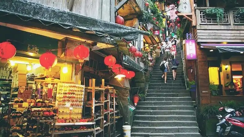 Tạp chí du lịch Wanderlust Tips | Khám phá những điểm đến có thật trong phim hoạt hình Nhật Bản