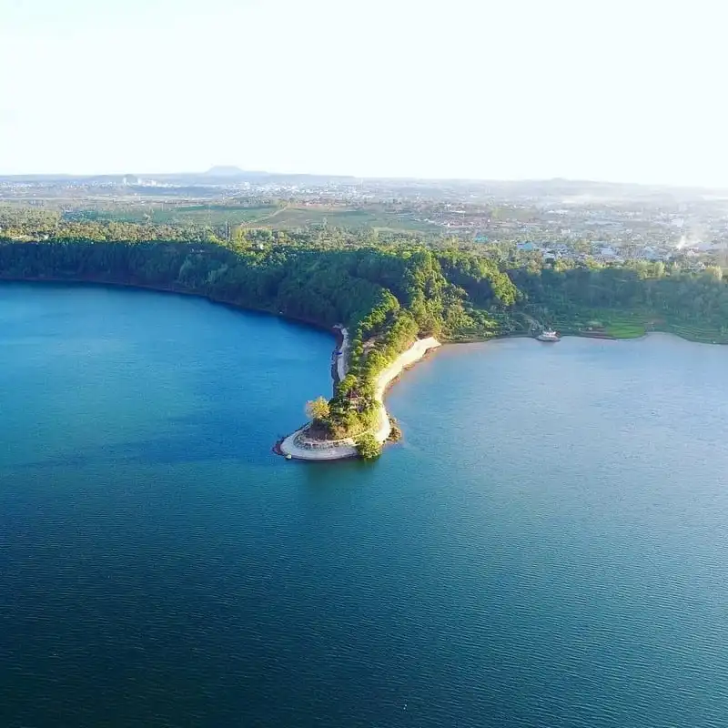Biển Hồ - viên ngọc bích giữa mênh mông đất đỏ Tây Nguyên 5 Tạp chí du lịch Wanderlust Tips | Biển Hồ - viên ngọc bích giữa mênh mông đất đỏ Tây Nguyên
