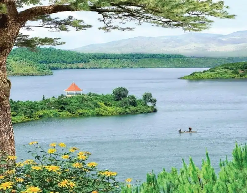 Biển Hồ - viên ngọc bích giữa mênh mông đất đỏ Tây Nguyên 8 Tạp chí du lịch Wanderlust Tips | Biển Hồ - viên ngọc bích giữa mênh mông đất đỏ Tây Nguyên
