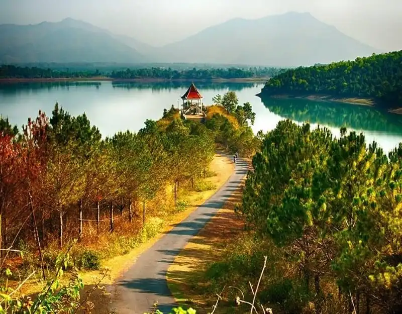 Biển Hồ - viên ngọc bích giữa mênh mông đất đỏ Tây Nguyên 6 Tạp chí du lịch Wanderlust Tips | Biển Hồ - viên ngọc bích giữa mênh mông đất đỏ Tây Nguyên