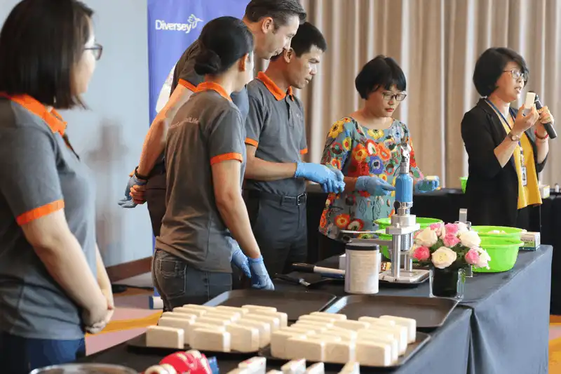 Chương trình Soap For Hope - xà phòng hi vọng cho trẻ em nghèo 7 Tạp chí du lịch Wanderlust Tips Chương trình Soap For Hope - xà phòng hi vọng cho trẻ em nghèo