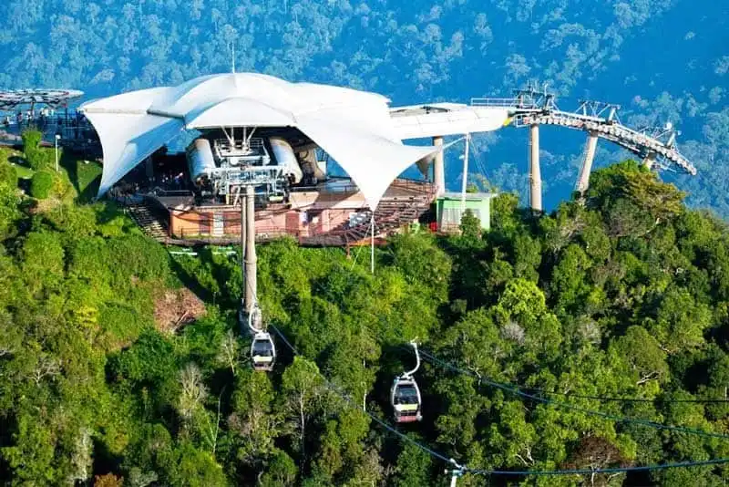 Tạp chí du lịch Wanderlust Tips | Đến Langkawi say mến cây cầu bộ hành lơ lửng giữa trời