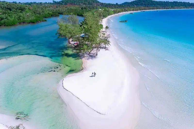 Tạp chí du lịch Wanderlust Tips | Đến Koh Rong ngắm biển lân tinh lung linh huyền ảo