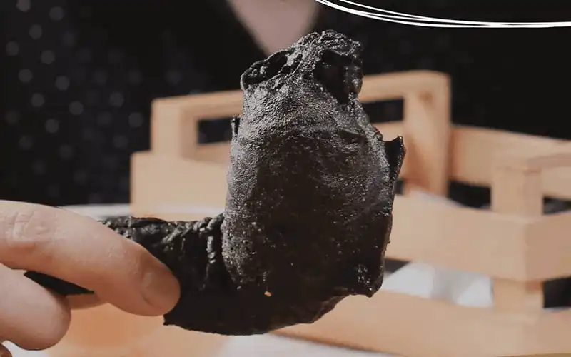 Kỳ lạ món gà rán đen như than của Nhật Bản 5 Tạp chí du lịch Wanderlust Tips Giới trẻ Sài gòn đứng ngồi không yên với món gà rán đen như than