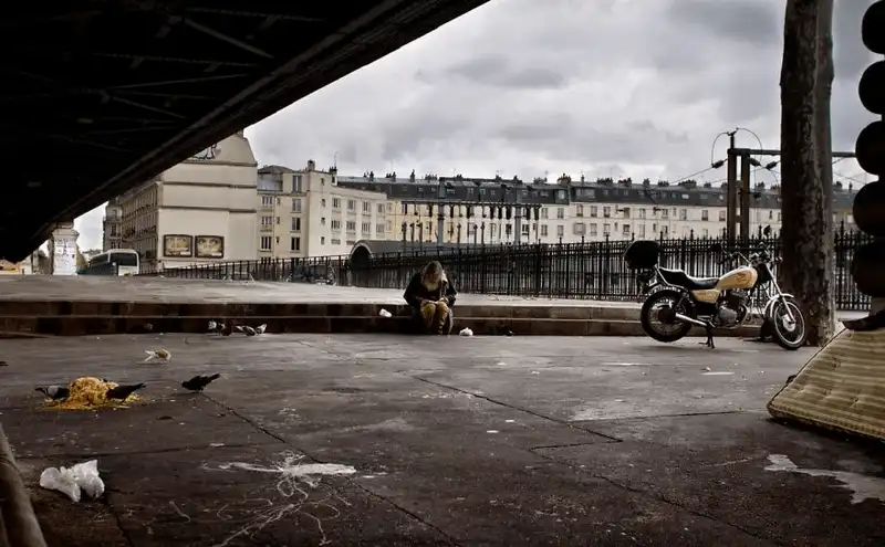 Tạp chí du lịch Wanderlust Tips Mặt tối ẩn khuất bên trong của một Paris hào nhoáng