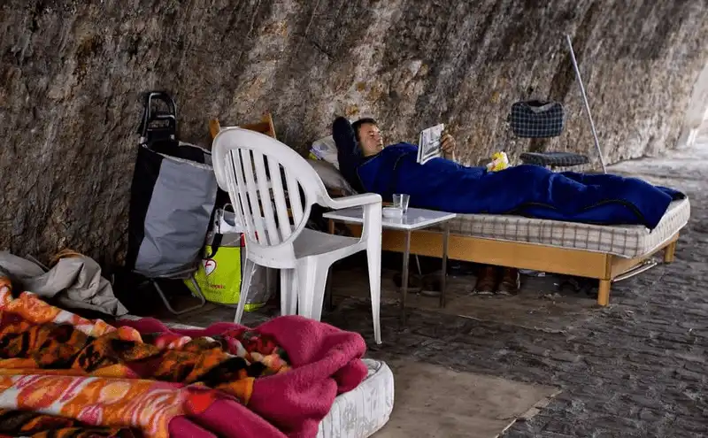 Tạp chí du lịch Wanderlust Tips Mặt tối ẩn khuất bên trong của một Paris hào nhoáng