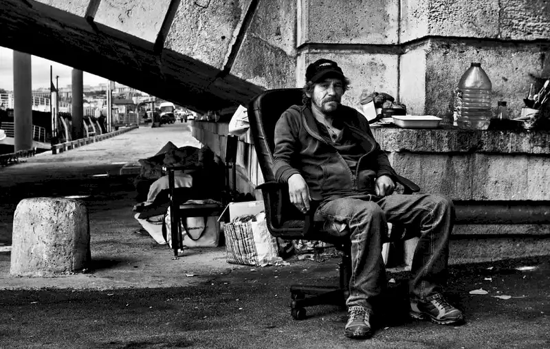 Tạp chí du lịch Wanderlust Tips Mặt tối ẩn khuất bên trong của một Paris hào nhoáng