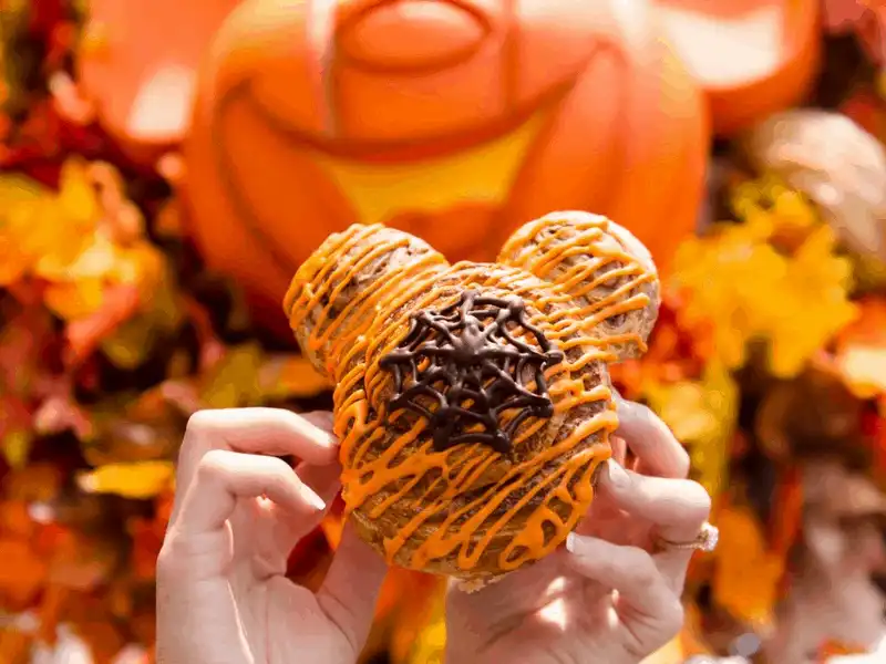Tạp chí du lịch Wanderlust Tips Mê mẩn trước vị ngọt các món ăn dịp Halloween trong Công viên Disney World