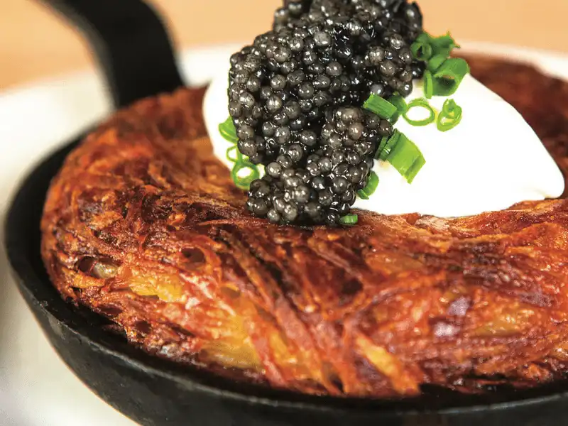 Trứng cá tầm muối, từ thức ăn cho gia súc đến món ăn của hội nhà giàu 7 Tạp chí du lịch Wanderlust Tips Trứng cá tầm muối, từ thức ăn cho gia súc đến món ăn của hội nhà giàu