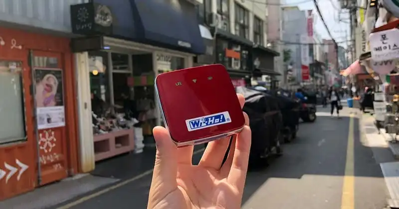 Những món đồ "nhỏ nhưng có võ" khi du lịch nước ngoài 8 Những món đồnhỏ nhặt nhưng lại vô cùng hữu ích khi bạn đi du lịch nước ngoài. Hãy mang theo chúng để có chuyến đi an toàn, trọn vẹn.