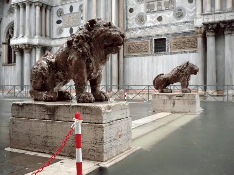 Bức tượng sư tử tại thánh đường St. Marco của Venice bị phá hoại 6 Tạp chí du lịch Wanderlust Tips Bức tượng sư tử tại thánh đường St. Marco của Venice bị phá hoại
