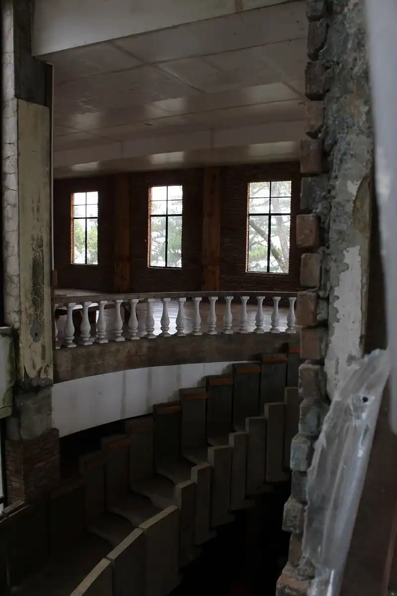 Bí ẩn đằng sau khách sạn trăm tuổi bị bỏ hoang ở Philippines 8 Câu chuyện bí ẩn đằng sau khách sạn trăm tuổi bị bỏ hoang ở Philippines