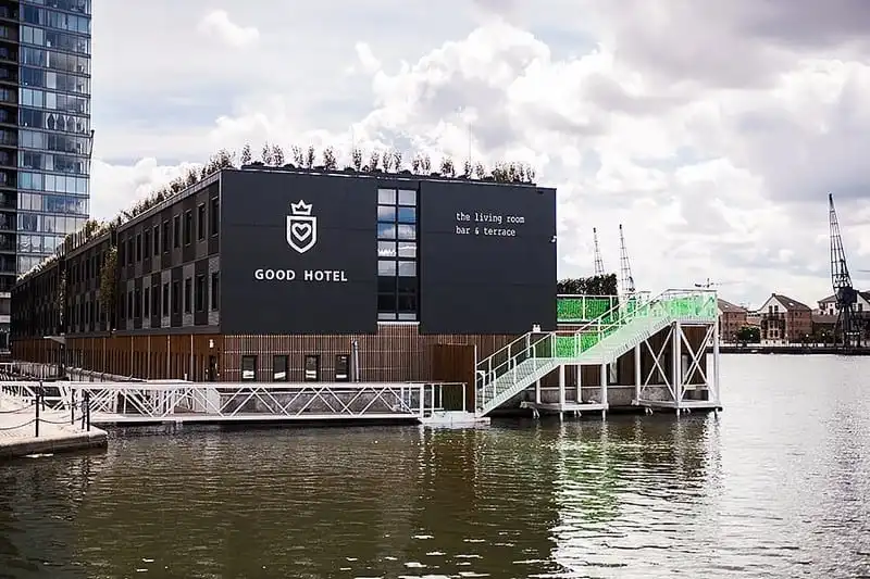 Tạp chí du lịch Wanderlust Tips | Chiêm ngưỡng 5 khách sạn nổi bồng bềnh trên thế giới