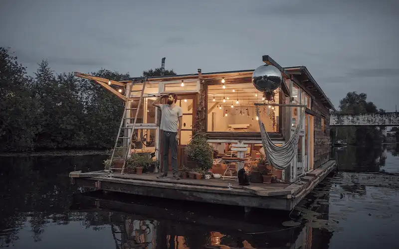 Tạp chí du lịch Wanderlust Tips Cuộc sống chu du thế giới bằng thuyền của hai nhiếp ảnh gia