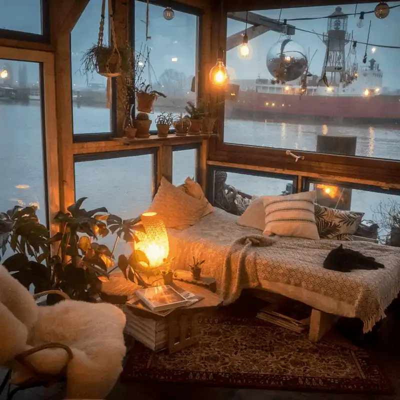 Tạp chí du lịch Wanderlust Tips Cuộc sống chu du thế giới bằng thuyền của hai nhiếp ảnh gia