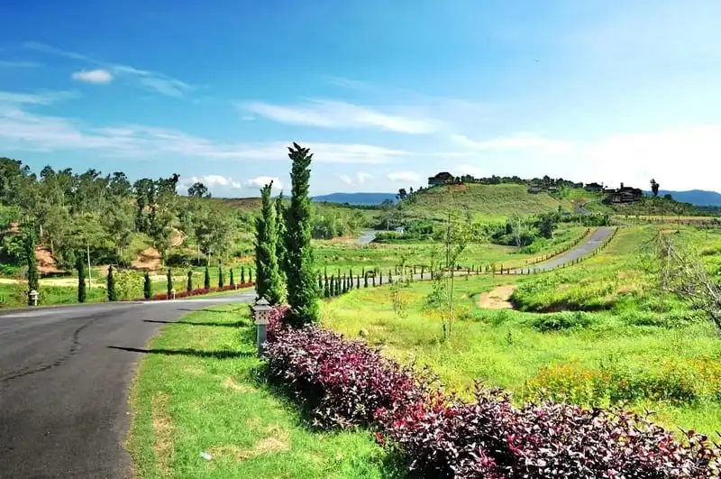 Tạp chí du lịch Wanderlust Tips | Ghé thăm những điểm đến bình yên như tranh vẽ ở xứ sở Chùa Vàng