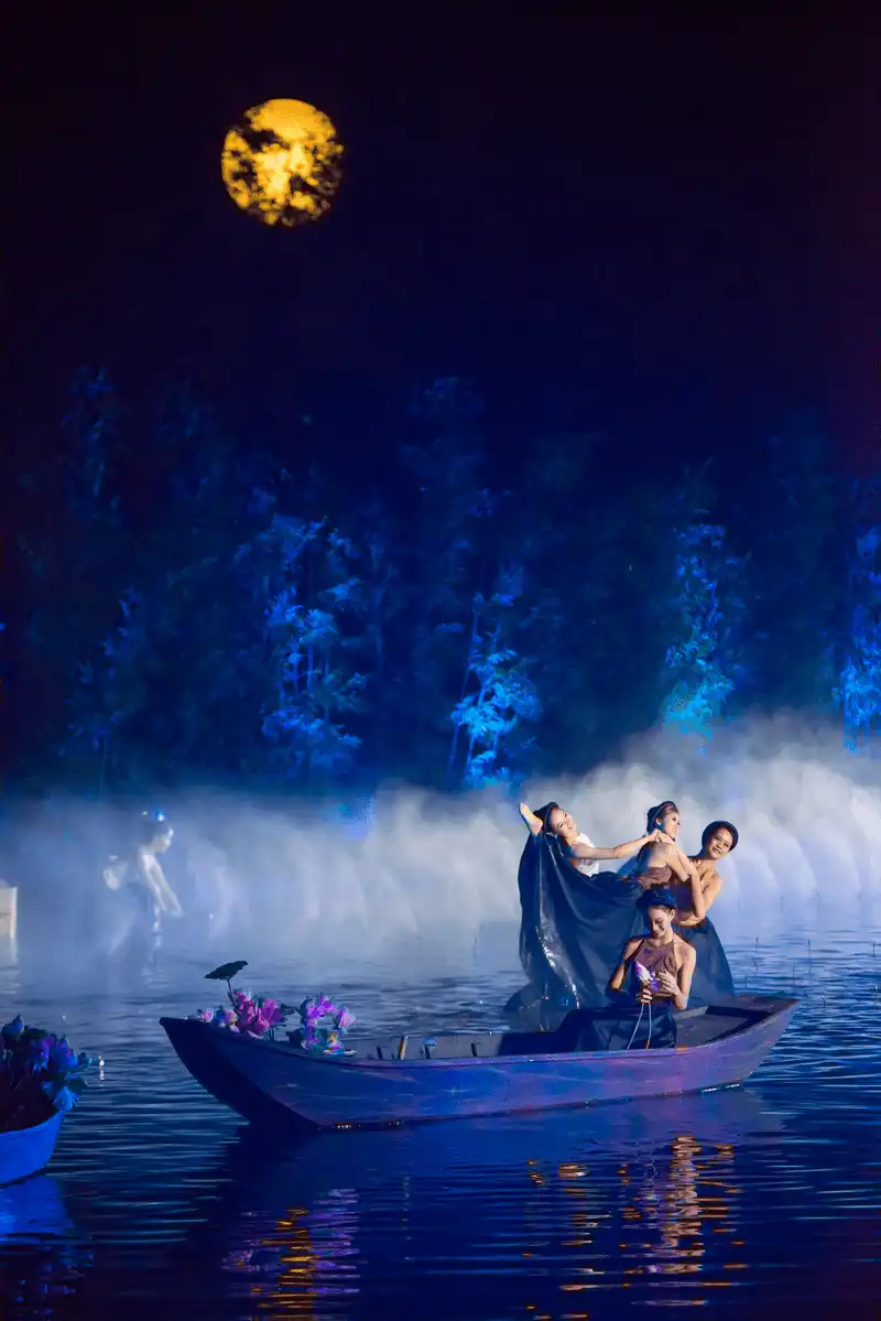 Hàng ngàn khách trở lại "Tinh hoa Bắc Bộ" trong đêm diễn mừng sinh nhật 1 năm 11 Tạp chí du lịch Wanderlust Tips Hàng ngàn khách trở lại Tinh hoa Bắc Bộ trong đêm diễn mừng sinh nhật 1 năm