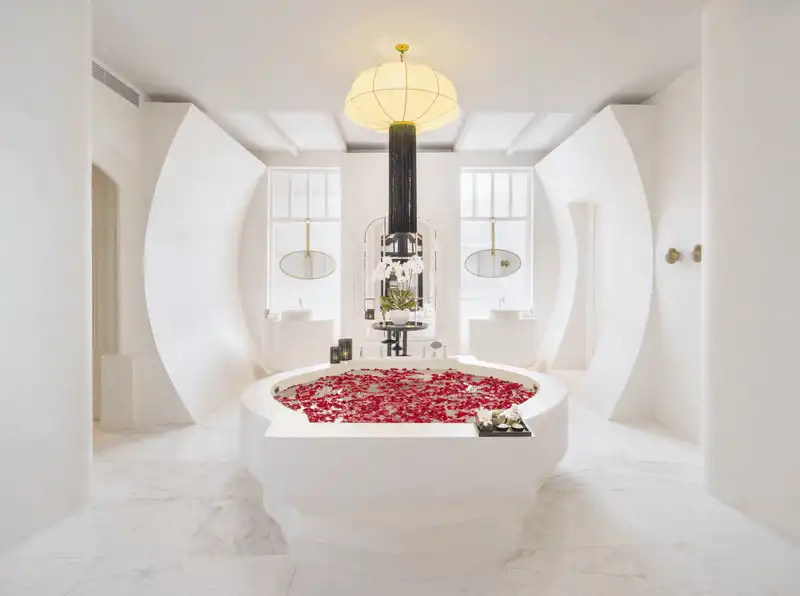 Tạp chí du lịch Wanderlust Tips JW Marriott Phu Quoc Emerald Bay là 1 trong 50 khu nghỉ dưỡng tốt nhất thế giới