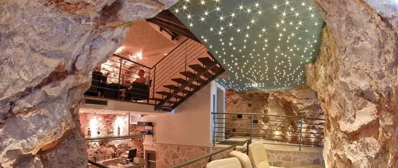 Những quán bar dưới lòng đất ấn tượng nhất thế giới 7 Tạp chí du lịch Wanderlust Tips | Khám phá những quán bar dưới lòng đất đẹp nhất thế giới