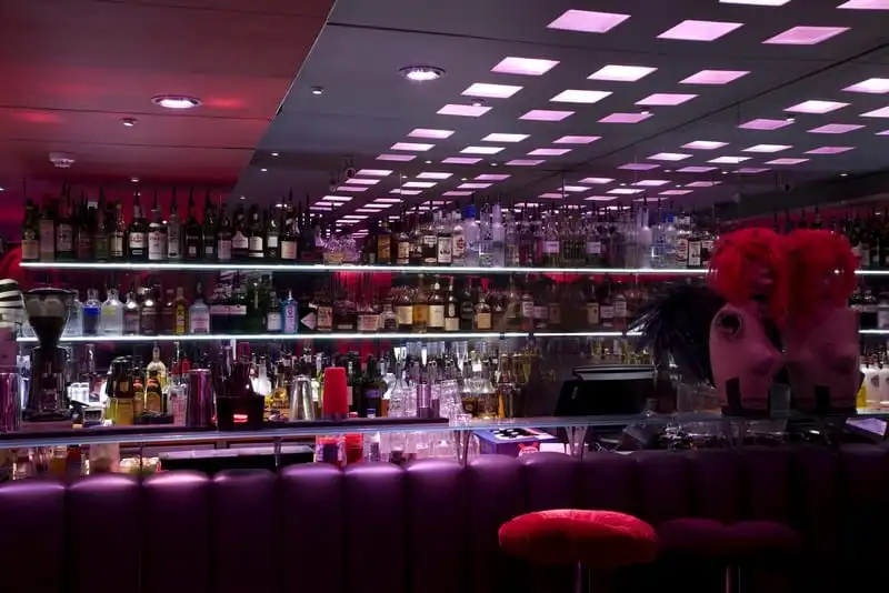 Những quán bar dưới lòng đất ấn tượng nhất thế giới 6 Tạp chí du lịch Wanderlust Tips | Khám phá những quán bar dưới lòng đất đẹp nhất thế giới