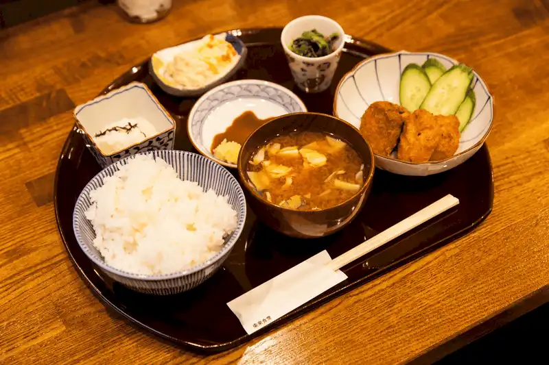 Tạp chí du lịch Wanderlust Tips Mirai Shokudo, quán ăn cho phép thực khách đổi công lấy thức ăn