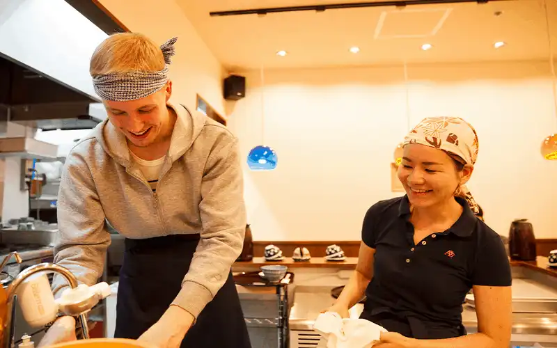 Tạp chí du lịch Wanderlust Tips Mirai Shokudo, quán ăn cho phép thực khách đổi công lấy thức ăn