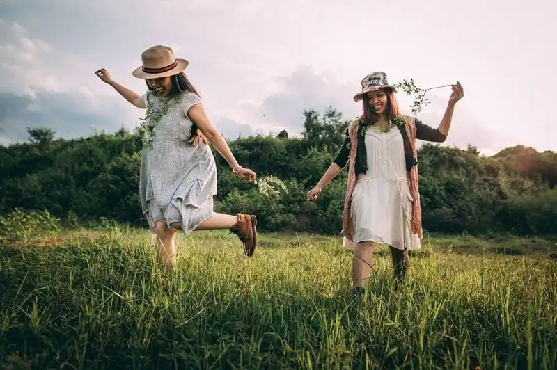 Muốn có chuyến du lịch đong đầy kỷ niệm, hãy đi cùng bạn thân! 7 Tạp chí du lịch Wanderlust Tips | Muốn có chuyến du lịch đong đầy kỷ niệm, hãy đi cùng bạn thân!