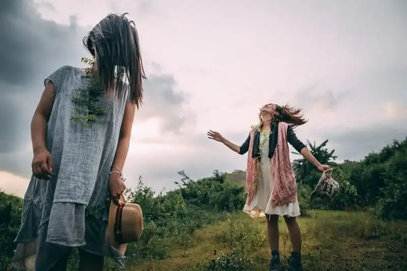 Muốn có chuyến du lịch đong đầy kỷ niệm, hãy đi cùng bạn thân! 6 Tạp chí du lịch Wanderlust Tips | Muốn có chuyến du lịch đong đầy kỷ niệm, hãy đi cùng bạn thân!