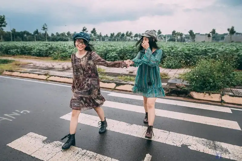 Muốn có chuyến du lịch đong đầy kỷ niệm, hãy đi cùng bạn thân! 8 Tạp chí du lịch Wanderlust Tips | Muốn có chuyến du lịch đong đầy kỷ niệm, hãy đi cùng bạn thân!