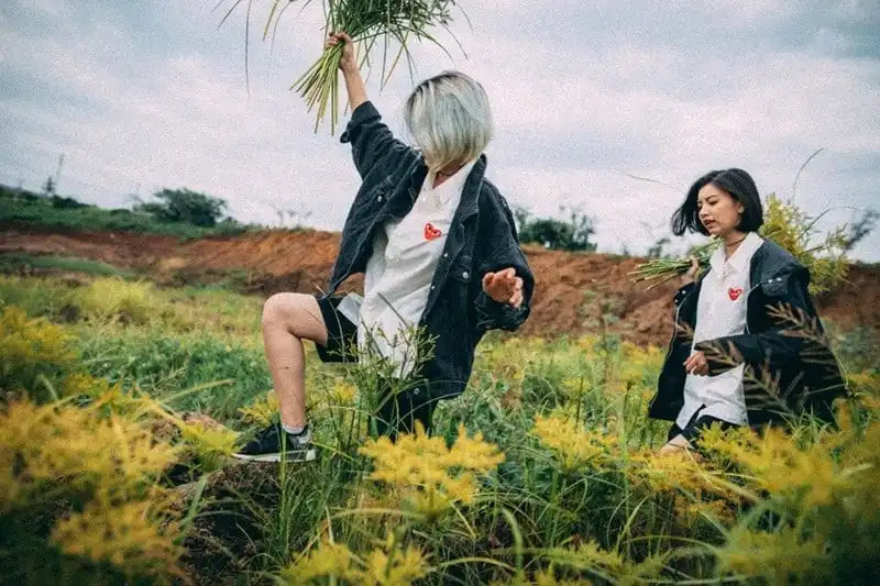 Muốn có chuyến du lịch đong đầy kỷ niệm, hãy đi cùng bạn thân! 10 Tạp chí du lịch Wanderlust Tips | Muốn có chuyến du lịch đong đầy kỷ niệm, hãy đi cùng bạn thân!