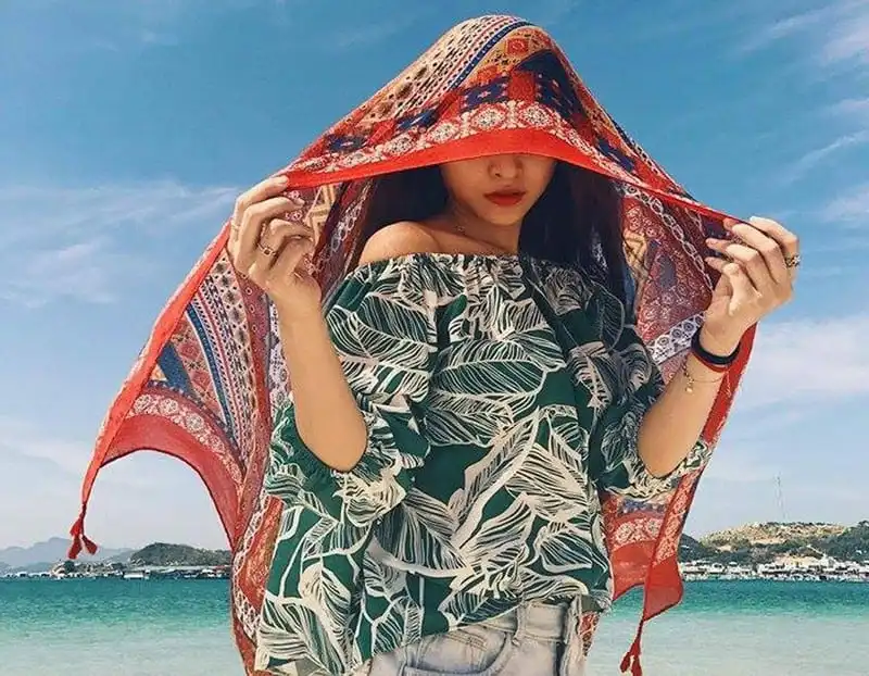 "Nằm lòng" 7 mẹo vặt hữu ích khi đi du lịch 9 CHUẨN BỊ BÌNH NƯỚC RỖNG Bởi vì khi đi qua cửa an ninh bạn sẽ không thể mang theo nước. Mang theo bình rỗng và đổ đầy nước ở khách sạn sẽ là một cách giúp bạn tiết kiệm chi phí cho chuyến du lịch khám phá thế giới của mình.