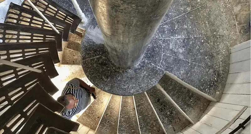 Tạp chí du lịch Wanderlust Tips Người canh giữ cuối cùng của ngọn hải đăng Punta Carena nước Ý