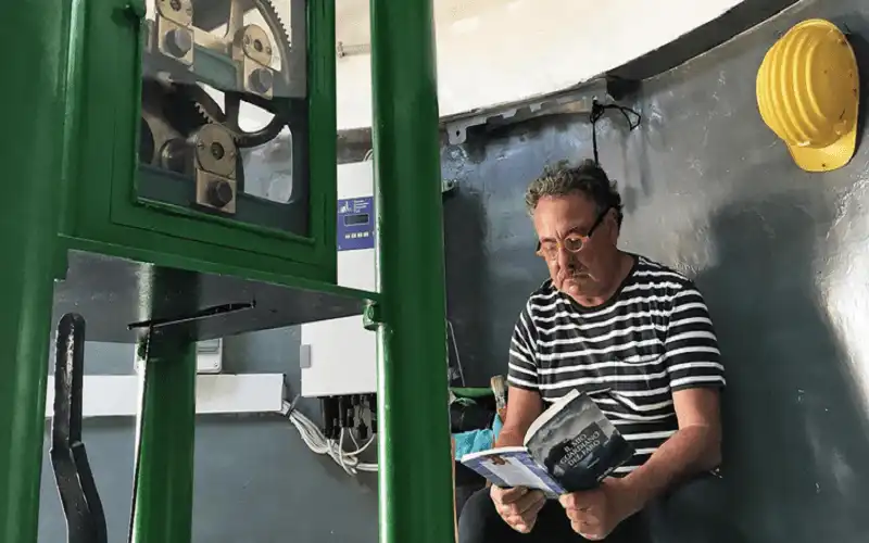 Tạp chí du lịch Wanderlust Tips Người canh giữ cuối cùng của ngọn hải đăng Punta Carena nước Ý