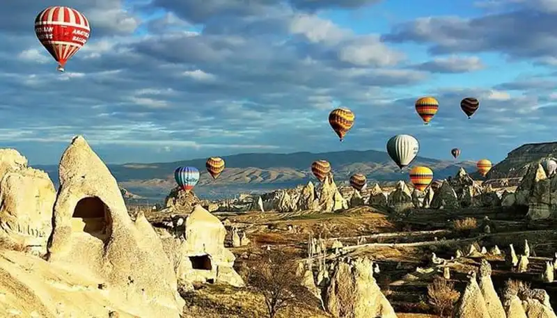 Tạp chí du lịch Wanderlust Tips | Những điểm cầu hôn đẹp như cổ tích khiến nàng "gật đầu cái rụp"