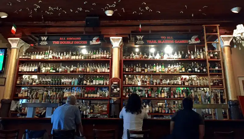 Tạp chí du lịch Wanderlust Tips Những quán bar có lịch sử rùng rợn nhưng vẫn hút khách ở Mỹ