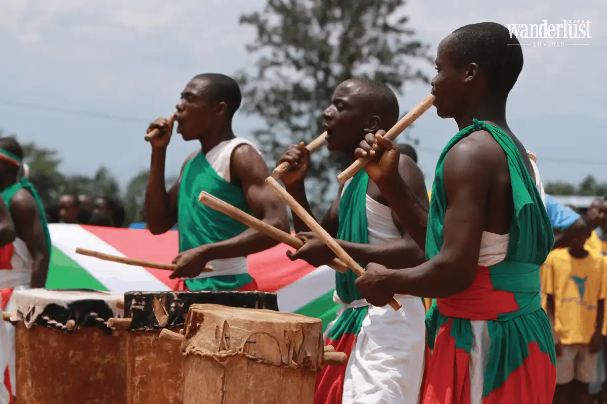 Ở Burundi người ta đội mọi thứ lên đầu 7 Tạp chí du lịch Wanderlust Tips Ở Burundi người ta đội mọi thứ lên đầu