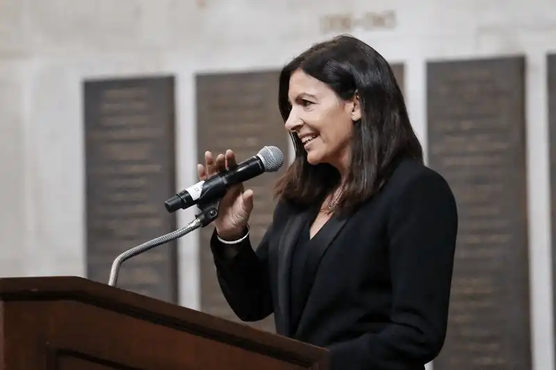 Tạp chí du lịch Wanderlust Tips Paris cấm xe vào Chủ Nhật để cải thiện chất lượng không khí