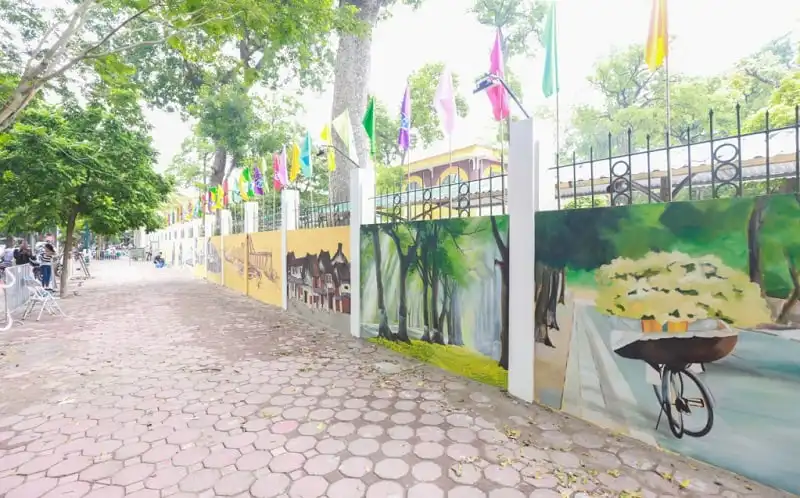 Tranh bích họa tái hiện Hà Nội xưa trên phố Phan Đình Phùng 8 Tạp chí du lịch Wanderlust Tips | Tranh bích họa tái hiện Hà Nội xưa trên phố Phan Đình Phùng