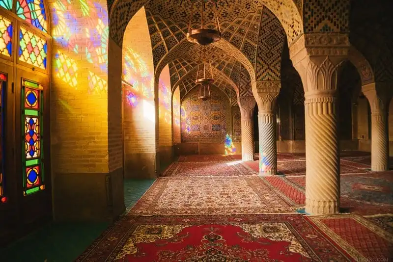 Tạp chí du lịch Wanderlust Tips | Vẻ đẹp lung linh của nhà thờ Hồi giáo đẹp nhất thế giới