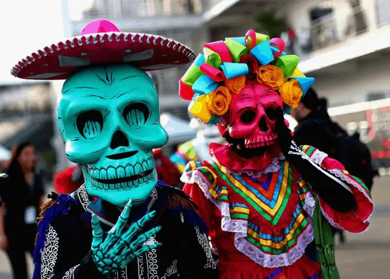 Tạp chí du lịch Wanderlust Tips | Người dân Mexico hóa trang, diễu hành trong "Ngày của Người chết"
