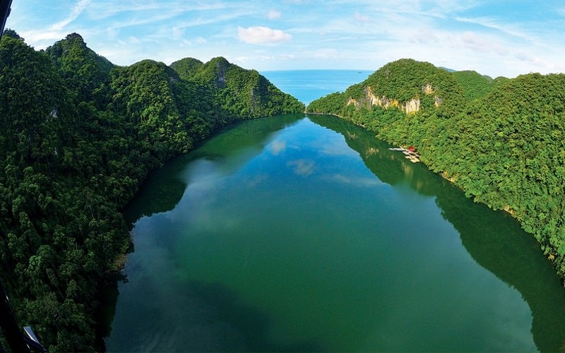 Bí ẩn đằng sau hồ nước ngọt mang tên "Trinh Nữ Thụ Thai" ở Malaysia 5 Tạp chí du lịch Wanderlust Tips | Câu chuyện đằng sau Hồ "trinh nữ thụ thai" ở Malaysia